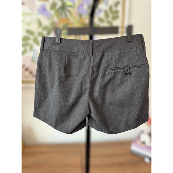 Jenni Kayne 2000's Women's Pleated Gray 100% Wool Tuxedo Shorts Size 6 - Picture 2 of 13